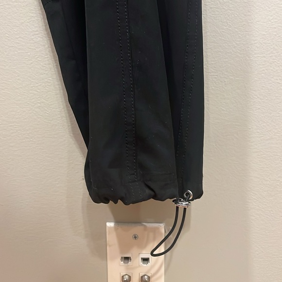 Chico’s Zenergy Black Jogger Pants Size 1 - Picture 4 of 8